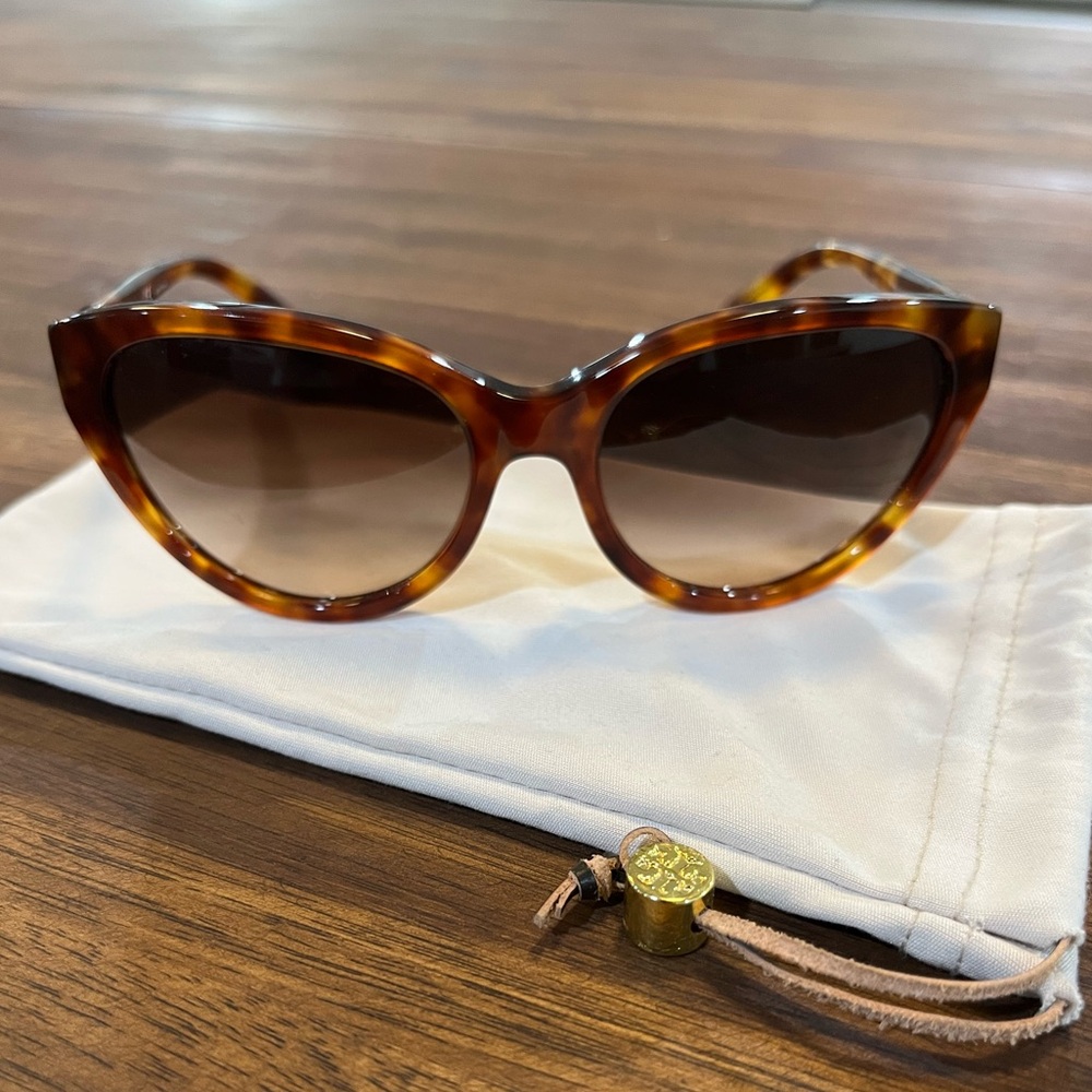 Tory Burch Tortoise Brown Cat-Eye Sunglasses With Drawstring Bag